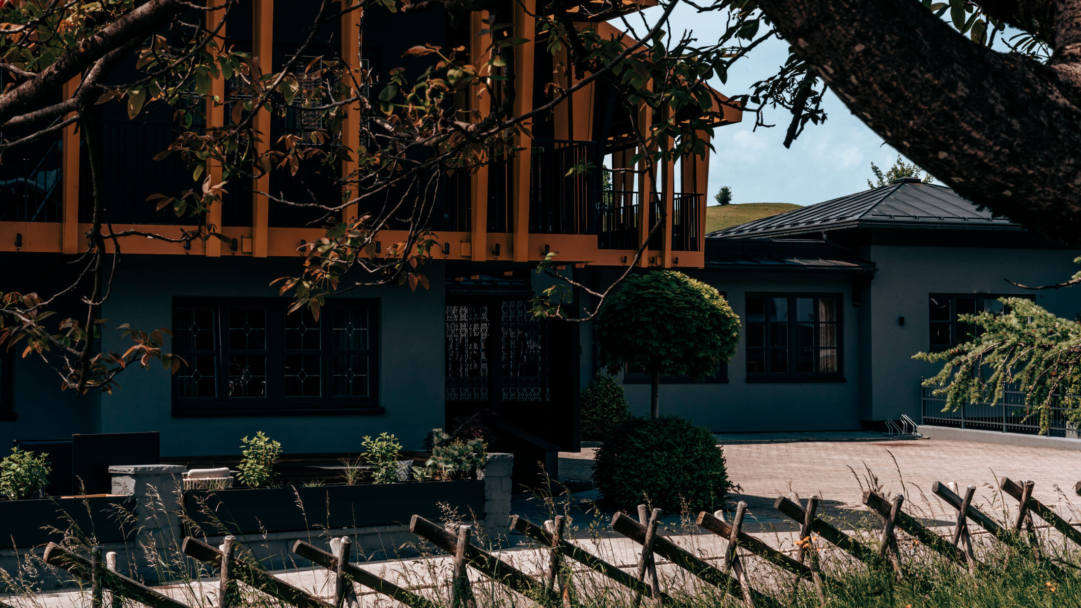 Aussenfassade_Hotel_Alpenkoenig_Detailbild